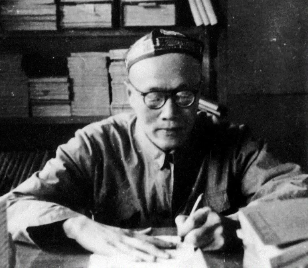 范文澜在写作.jpg